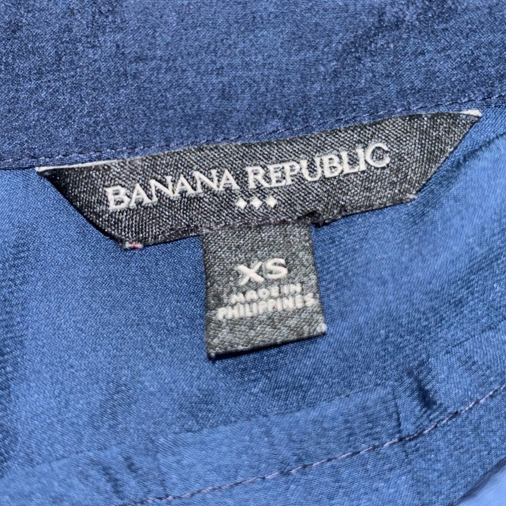 Women’s Banana Republic Blue Button Down Shirt - Picture 6 of 7